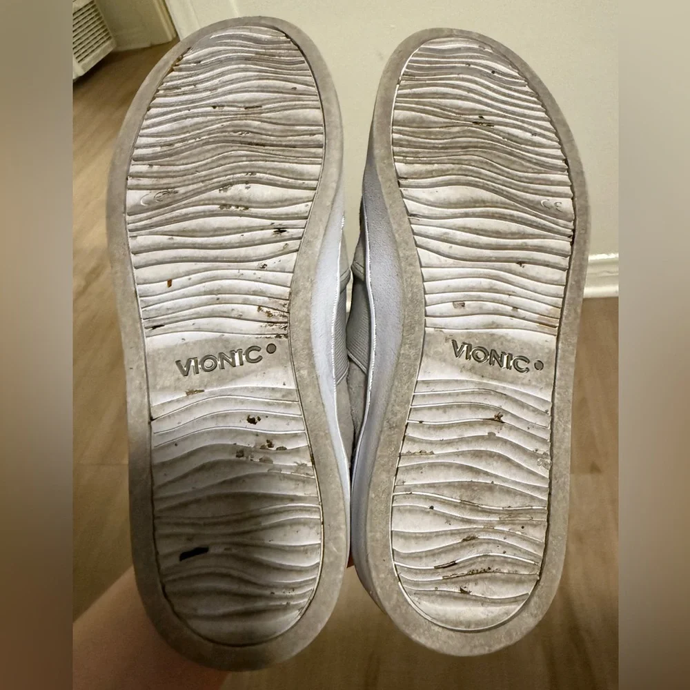 Vionic Kani Perforated Slip-On Sneaker Women Size 6.5 - Picture 4 of 6